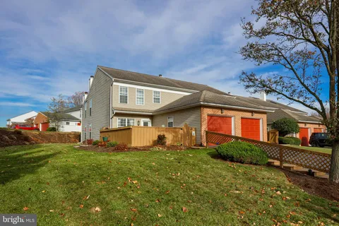 Property image - 208 Winding Hill Drive, Lancaster, PA 17601