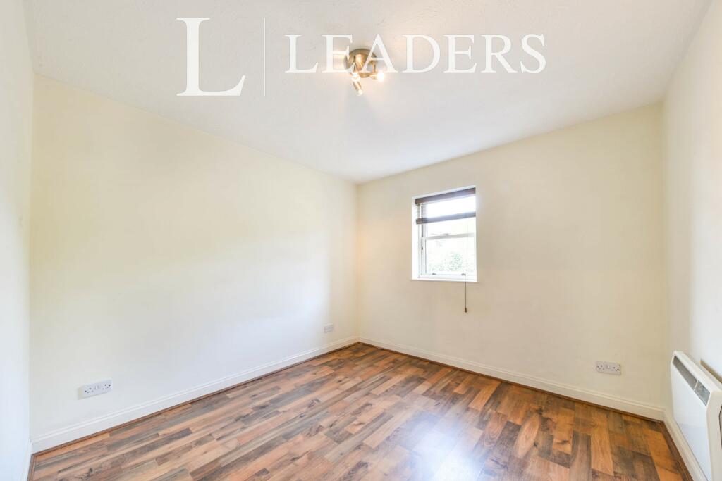 Additional image 5 of Stable Court