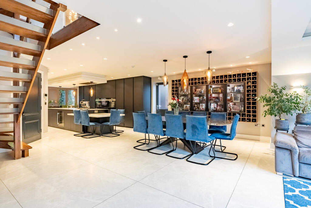 Additional image 24 of Nimrod Close, St. Albans, Hertfordshire, AL4