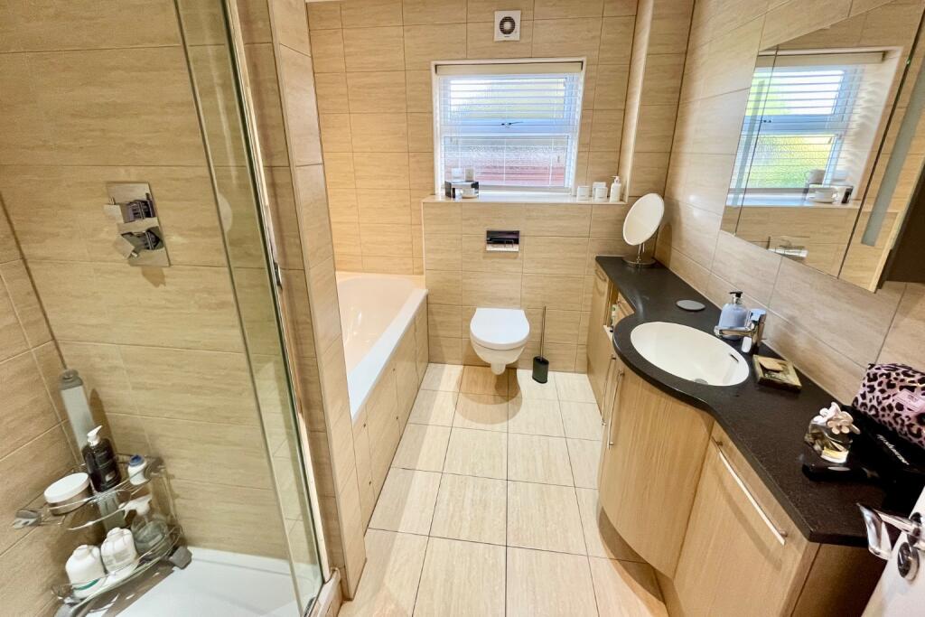 Additional image 9 of Bluebell Close, Park Street, St. Albans, Hertfordshire, AL2