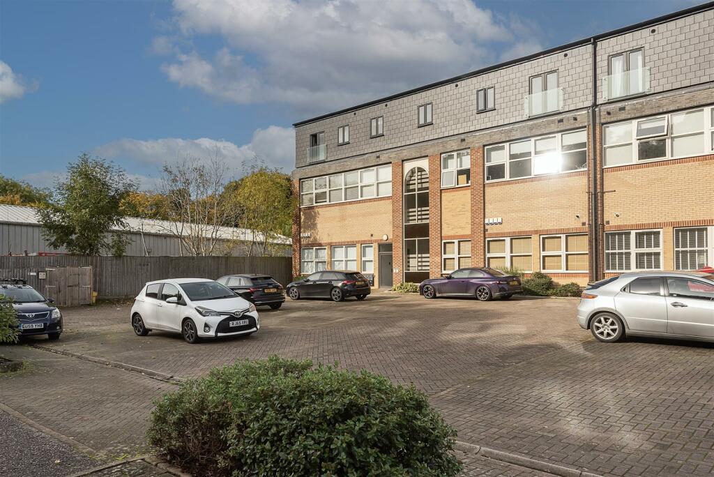 Additional image 13 of Woodland Court, Soothouse Spring, St Albans