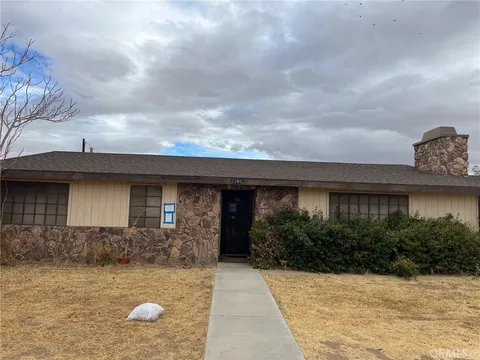 13807 Kiowa Road, Apple Valley, CA 92307