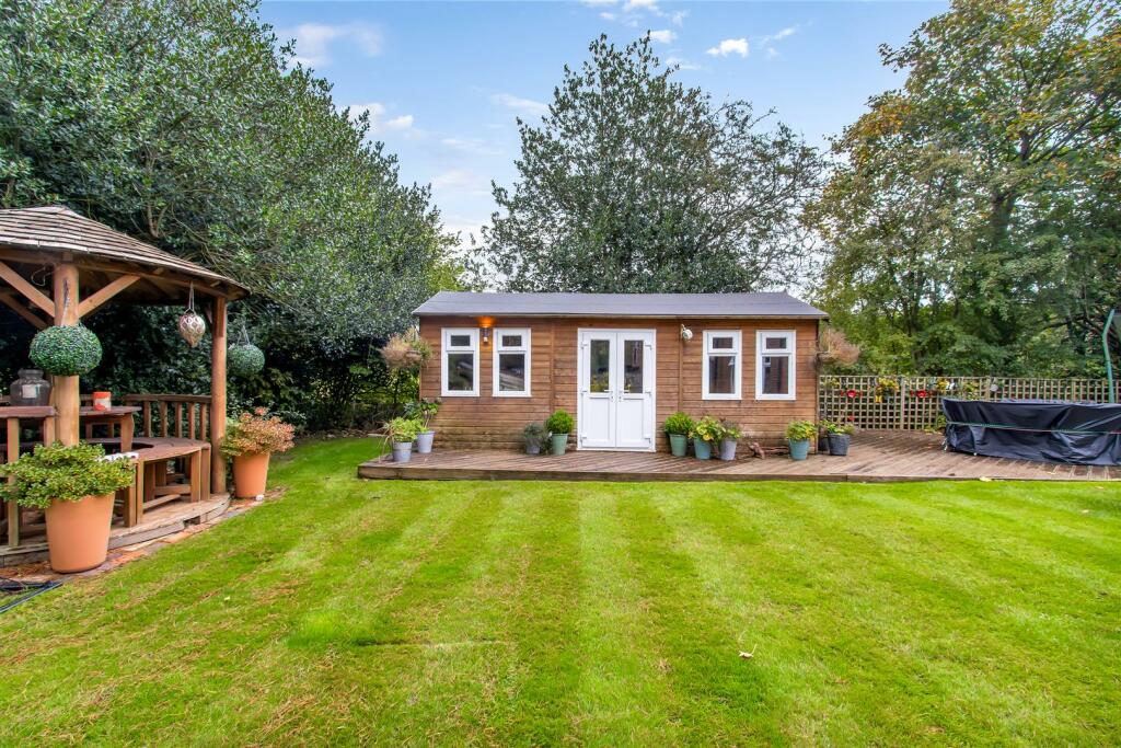 Additional image 23 of Ramsey Close, Brookmans Park, Herts