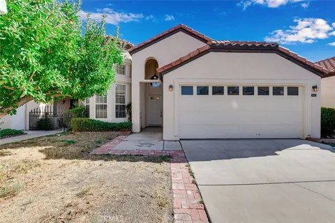 19197 Oak Street, Apple Valley, CA 92308