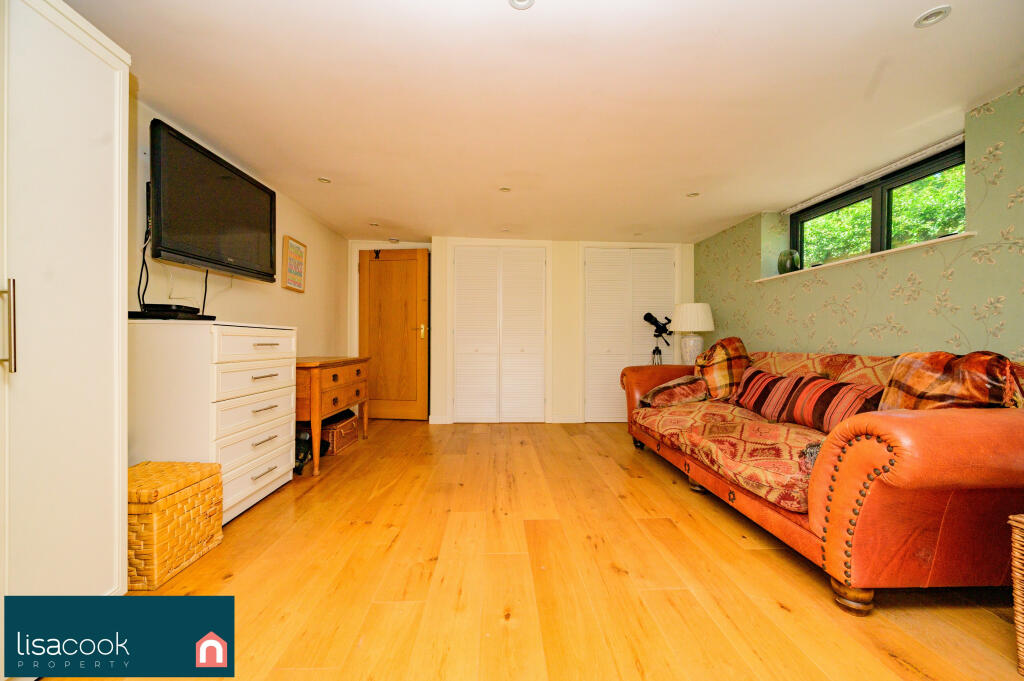 Additional image 27 of Park Street Lane, St Albans, AL2