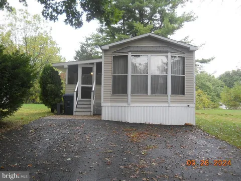135 Shippensburg Mobile Estate, Shippensburg, PA 17257
