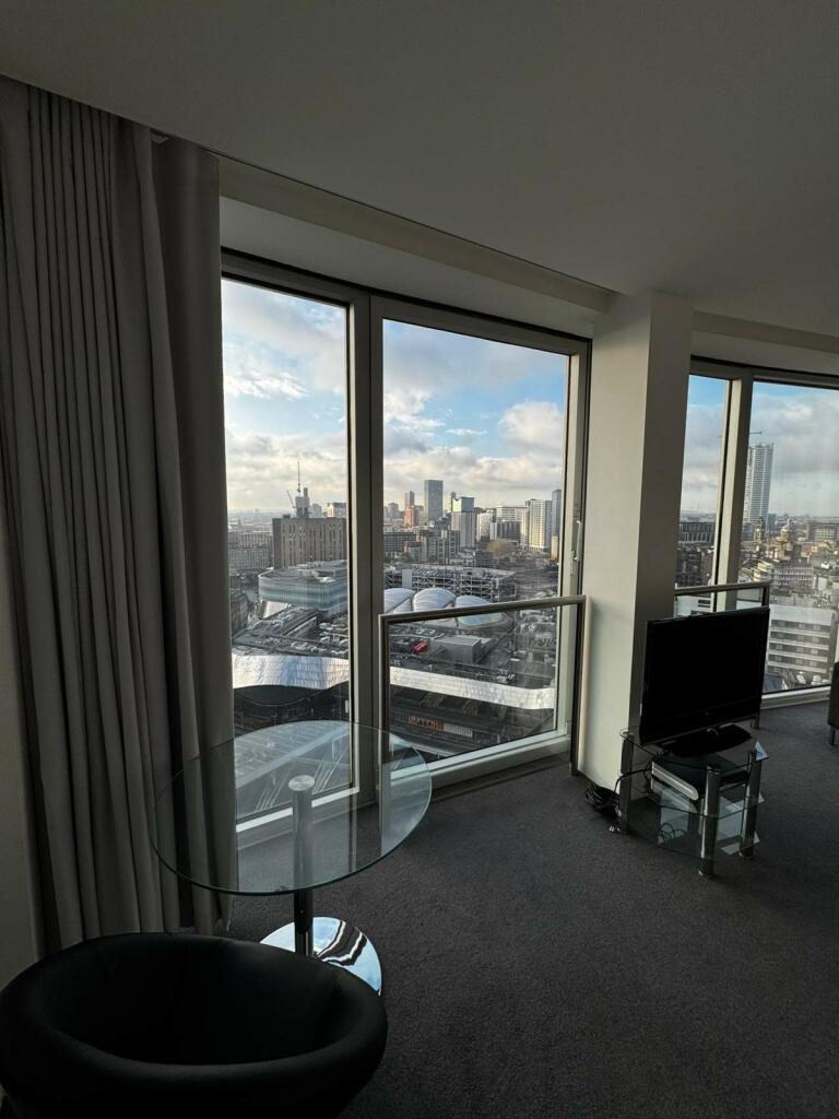 Additional image 4 of Apartment 1711, The Rotunda, 150 New Street, Birmingham B2 4PG