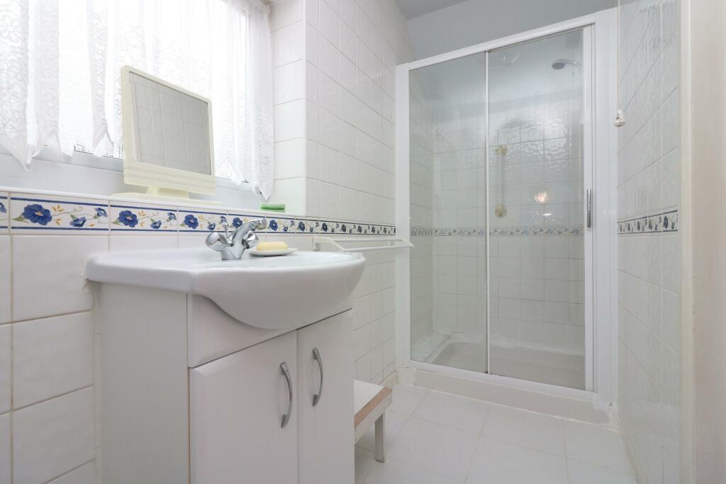 Additional image 18 of Hillside Way, Welwyn, Herts, AL6
