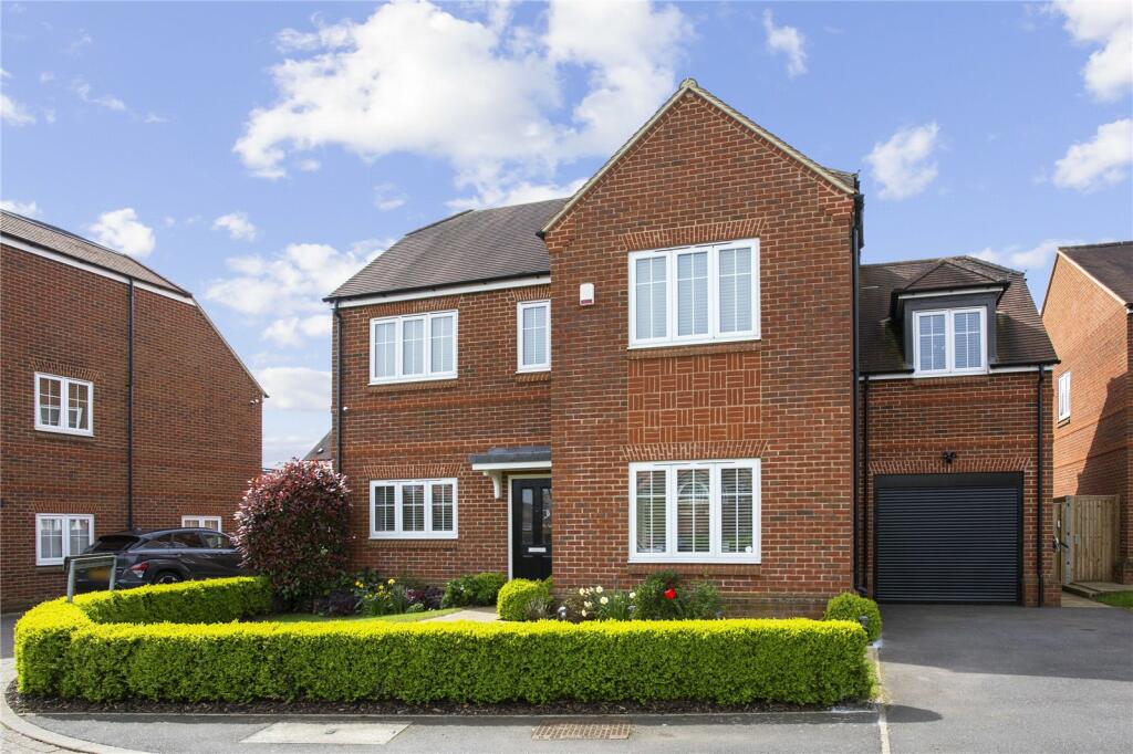Mortimer Crescent, Kings Park, St. Albans, AL3