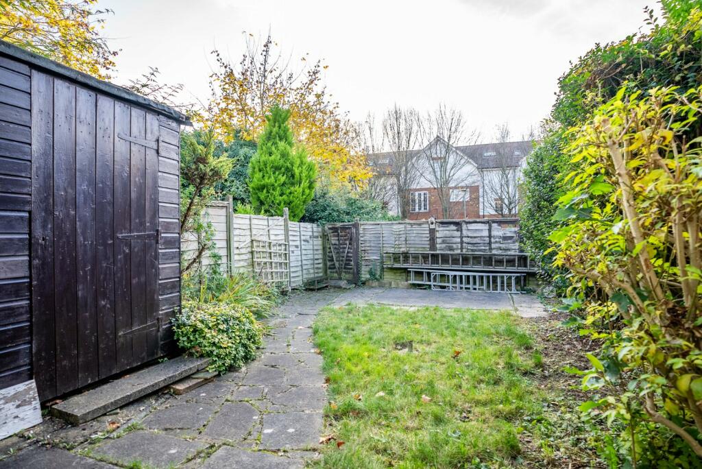 Additional image 12 of Willow Way, Harpenden, Herts, AL5