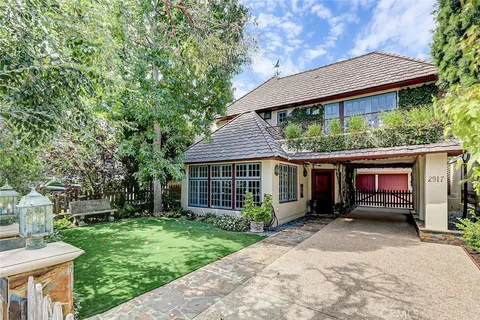 2917 N Poinsettia Avenue, Manhattan Beach, CA 90266