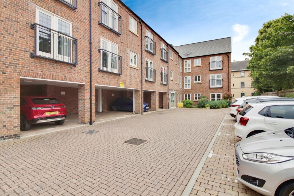 Additional image 17 of Great North Road, Hatfield