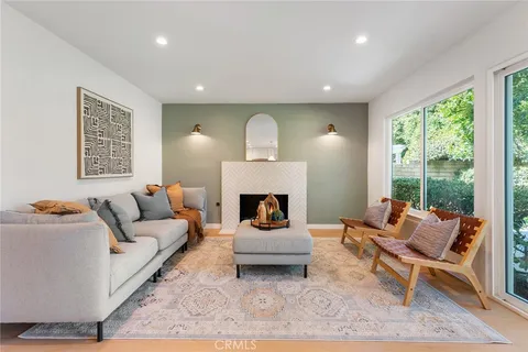28909 Allman Street, Agoura Hills, CA 91301