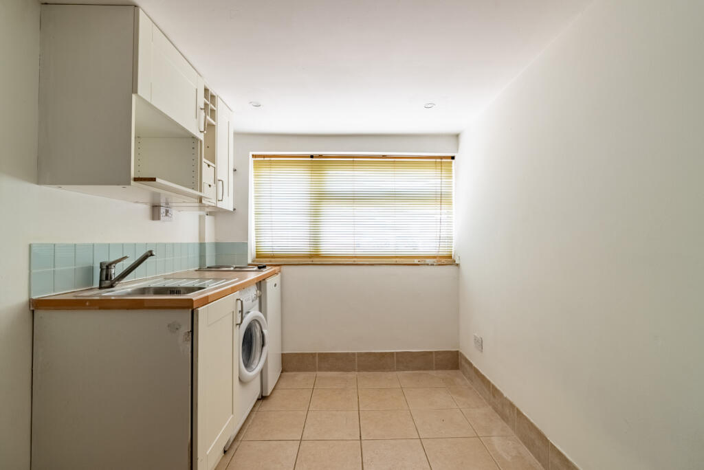 Additional image 7 of The Cleave, Harpenden, Herts, AL5