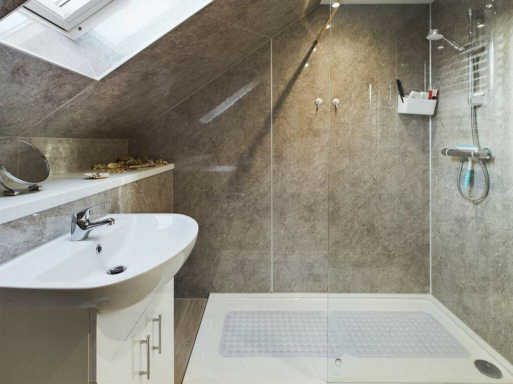 Additional image 17 of Victoria Gardens, Banff, AB45