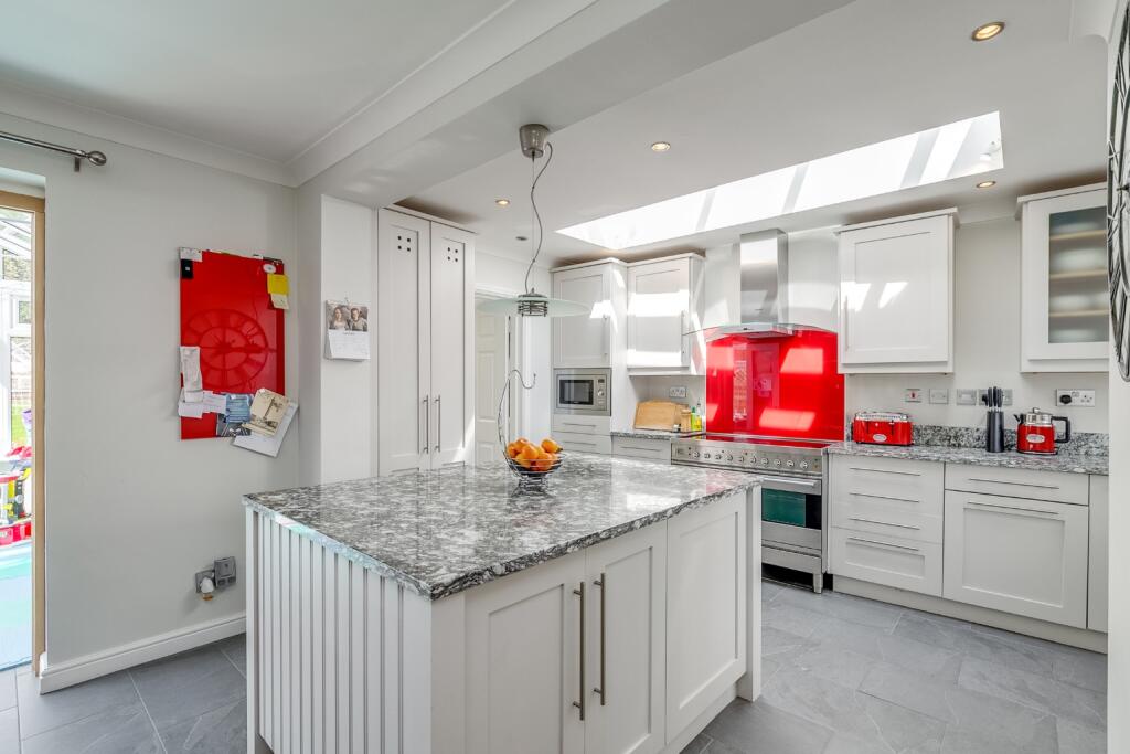 Additional image 11 of Dellcott Close, West Side, Welwyn Garden City, Hertfordshire, AL8