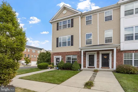 26 Canal Xing, Burlington Township, NJ 08016