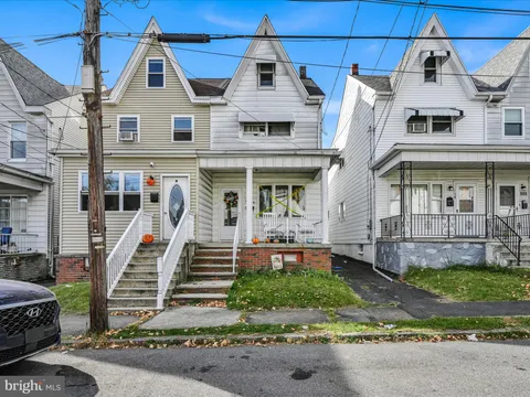 Primary image of 140 S 2nd Street, Frackville, PA 17931