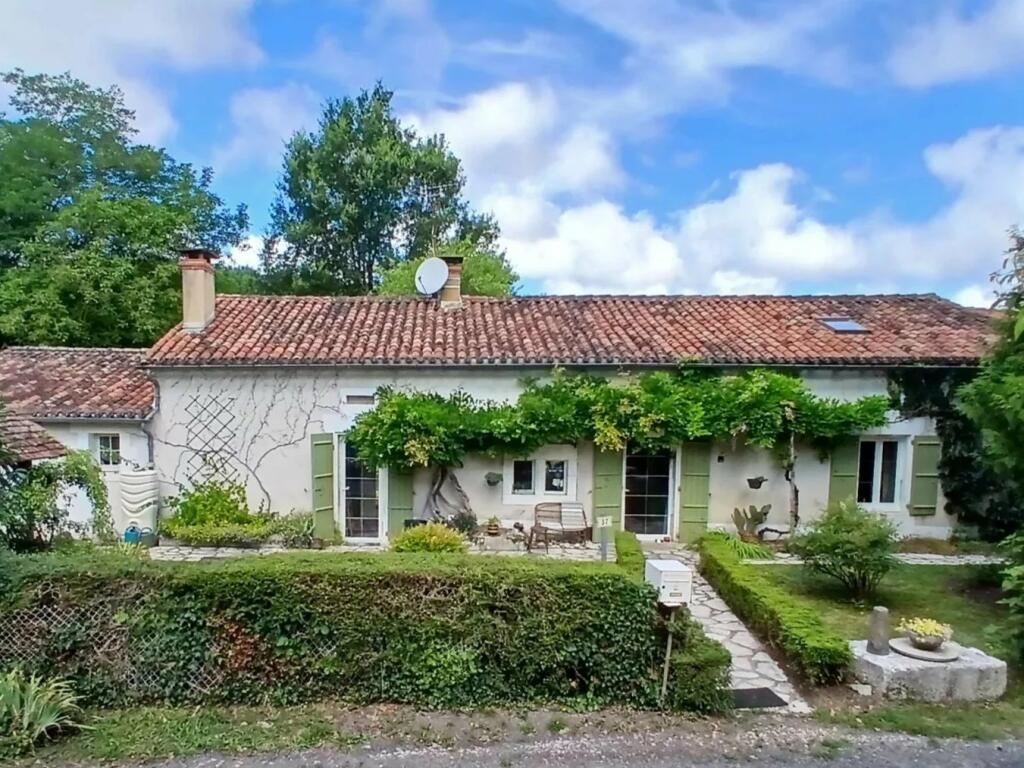 Primary image of Aquitaine, Dordogne, Verteillac, France