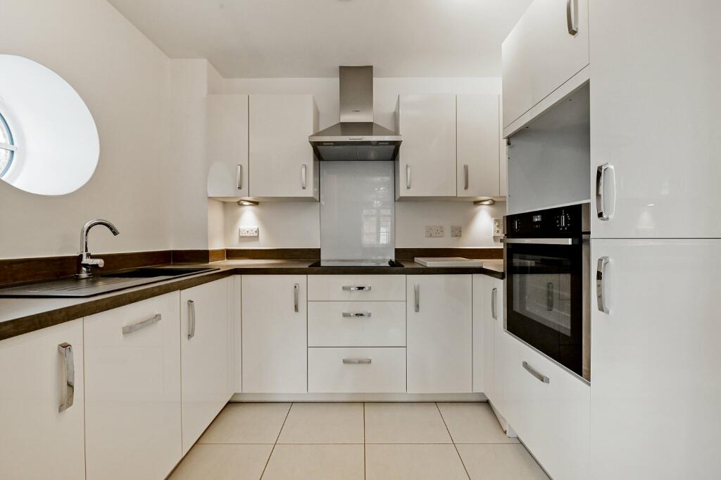 Additional image 2 of The Broadway, Amersham, Buckinghamshire, HP7
