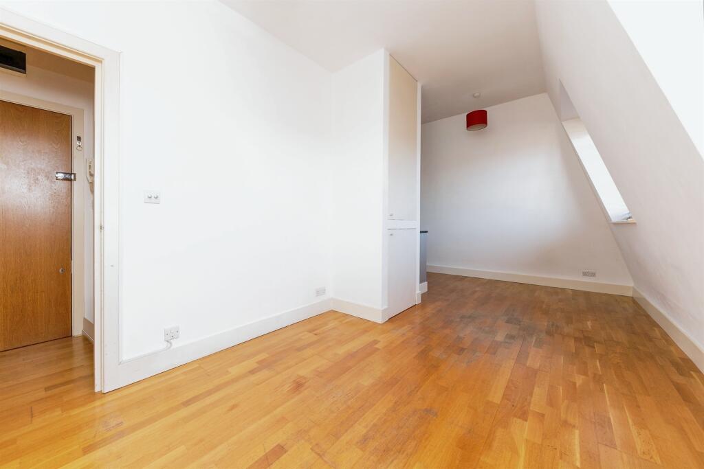 Additional image 4 of Stonehills, Welwyn Garden City