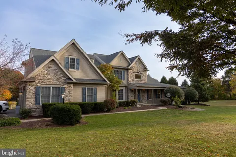8896 Clearwater Circle, Fogelsville, PA 18051