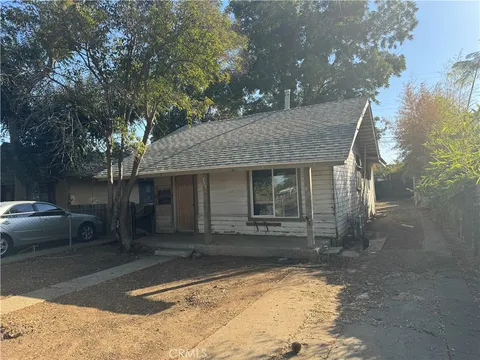 755 S 8th Street, Fresno, CA 93702