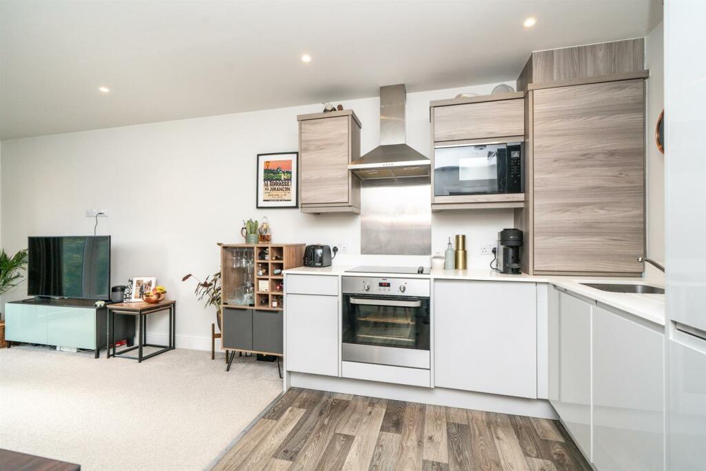 Additional image 8 of Woodland Court, Soothouse Spring, St. Albans