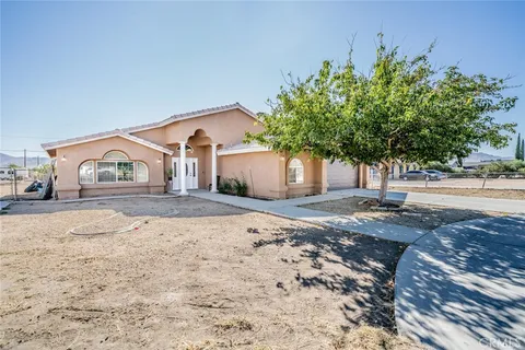 13045 Kiowa Road, Apple Valley, CA 92308