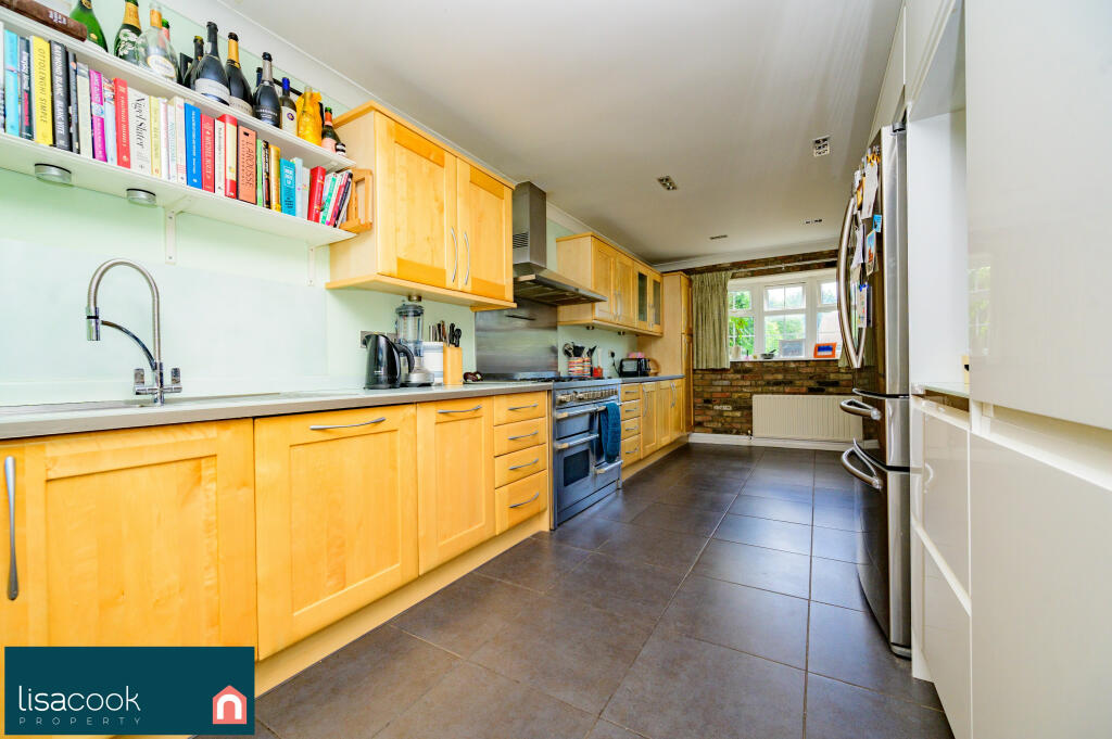 Additional image 8 of Park Street Lane, St Albans, AL2