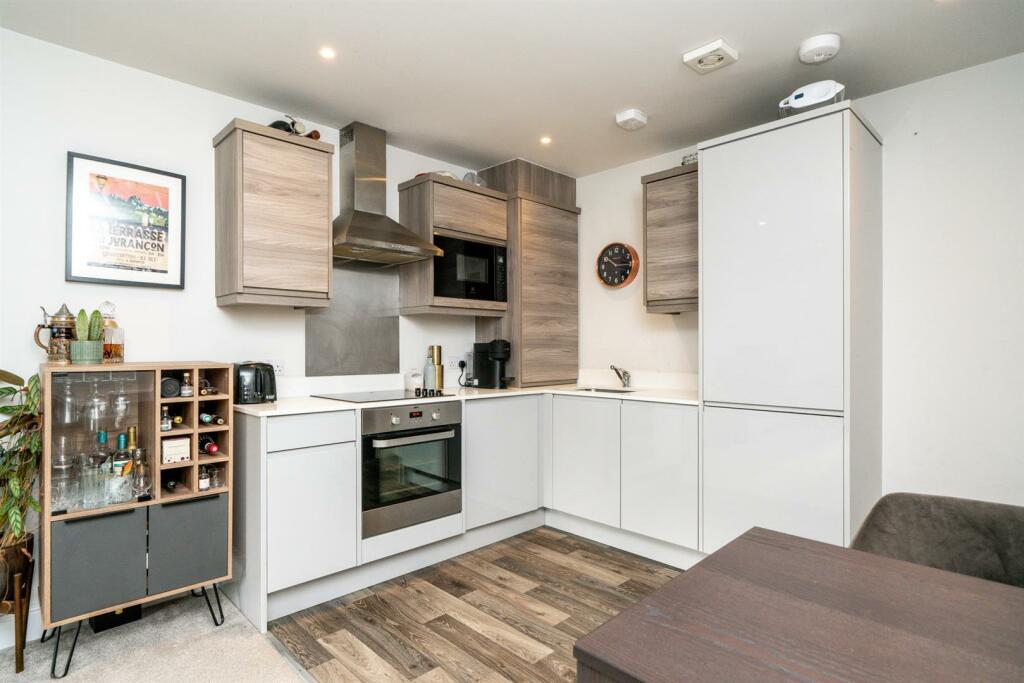 Additional image 6 of Woodland Court, Soothouse Spring, St. Albans