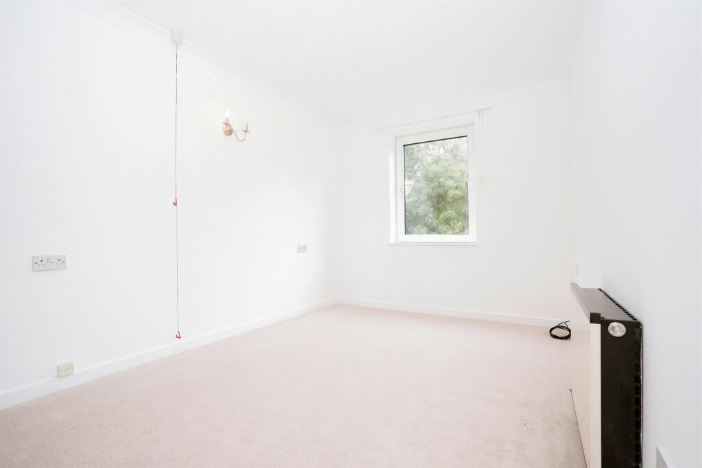 Additional image 8 of Roundwood Lane, HARPENDEN