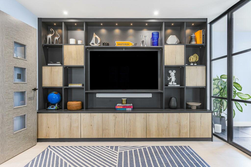 Additional image 56 of Lake View, Frogmore, AL2