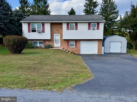 201 Beechwood Drive, Lititz, PA 17543
