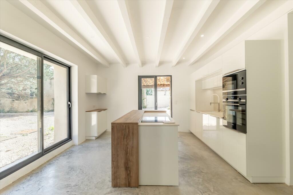 Additional image 2 of Provence-Alps-Cote d`Azur, Vaucluse, L'isle-sur-la-Sorgue, France