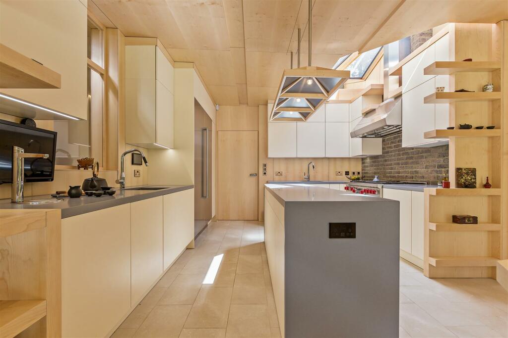 Additional image 13 of Pondwicks Close, St.Albans