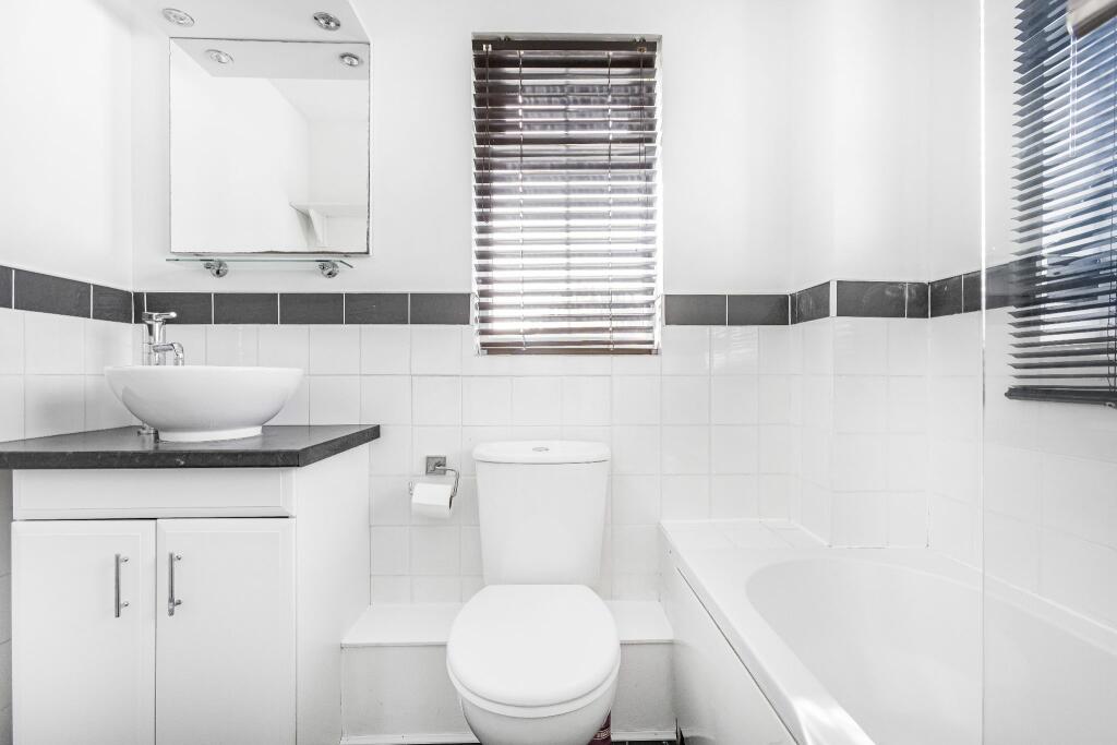 Additional image 11 of Vincenzo Close, Welham Green, AL9