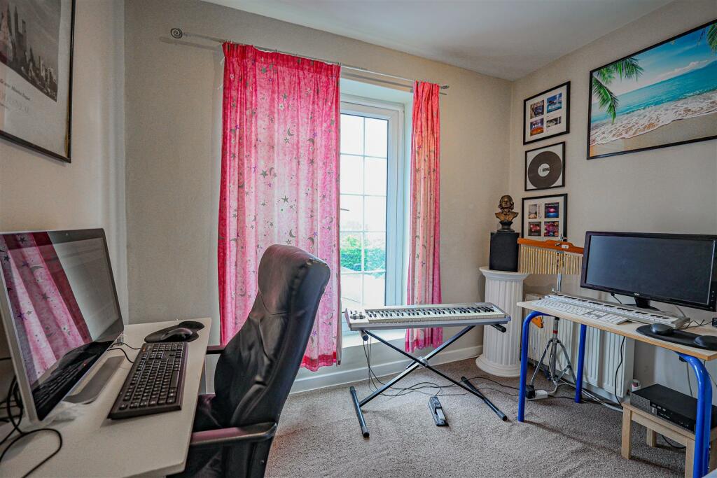 Additional image 24 of Collyer Road, London Colney, AL2