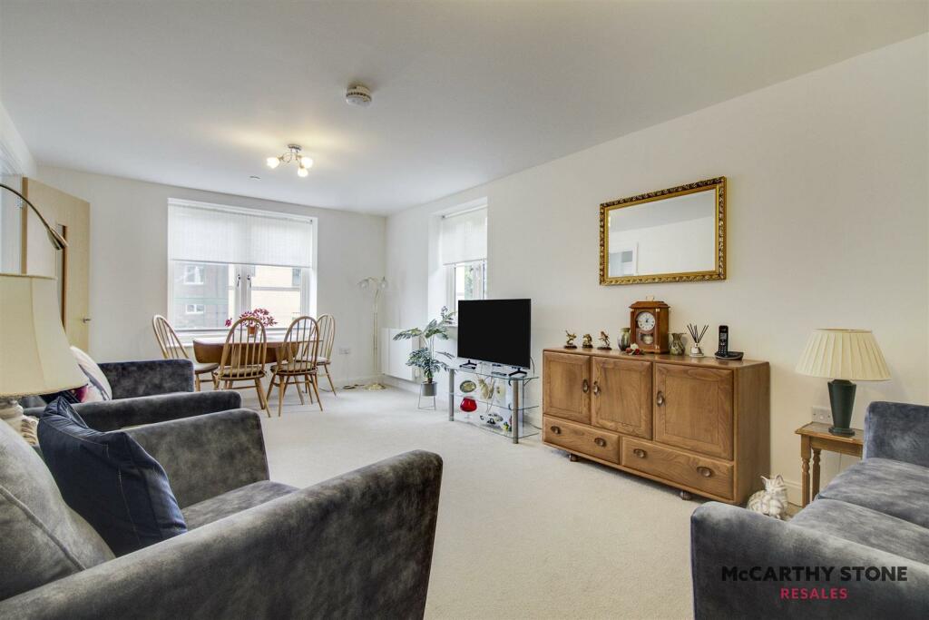 Additional image 32 of Great North Road, Hatfield