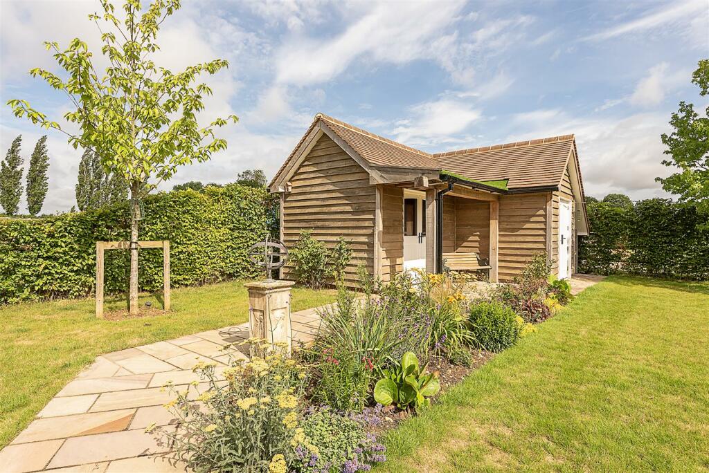 Additional image 9 of Mackerye End, Harpenden