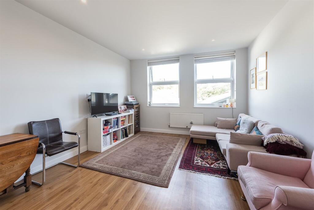 Additional image 6 of Woodland Court, Soothouse Spring, St Albans