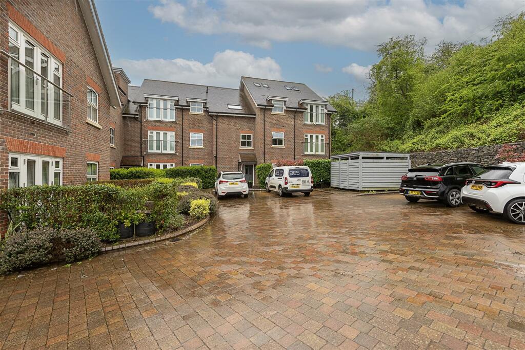 Additional image 9 of Southdown Road, Harpenden