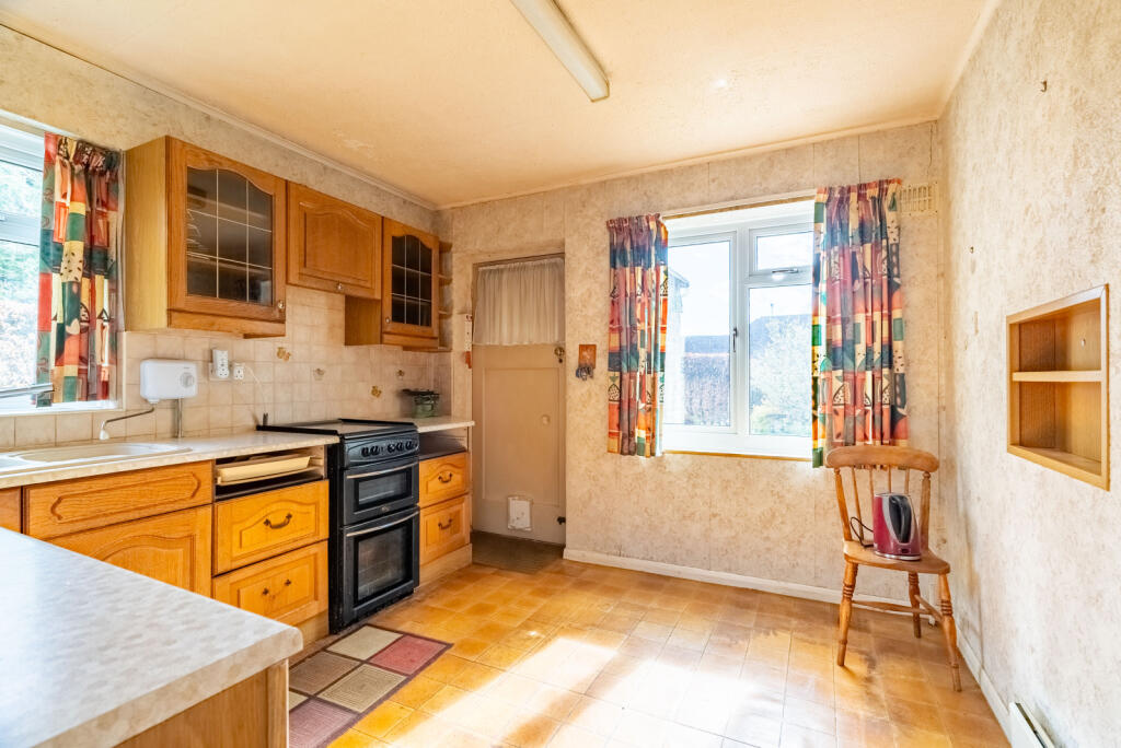 Additional image 4 of How Wood, Park Street, St. Albans, Hertfordshire, AL2