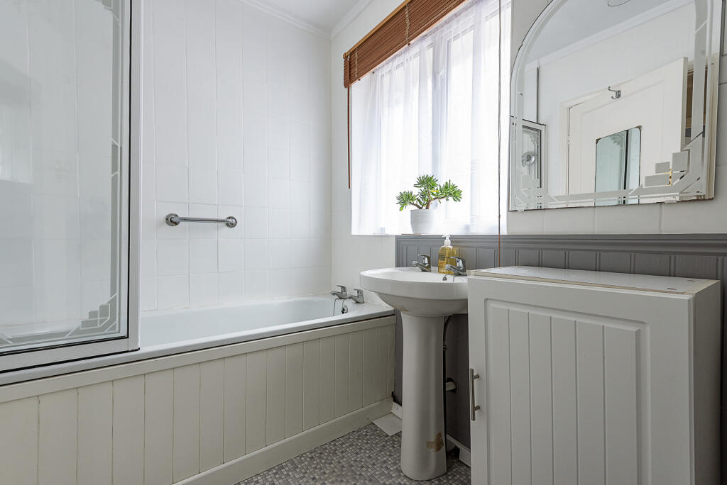 Additional image 9 of Oakwood Drive, St. Albans, Hertfordshire, AL4