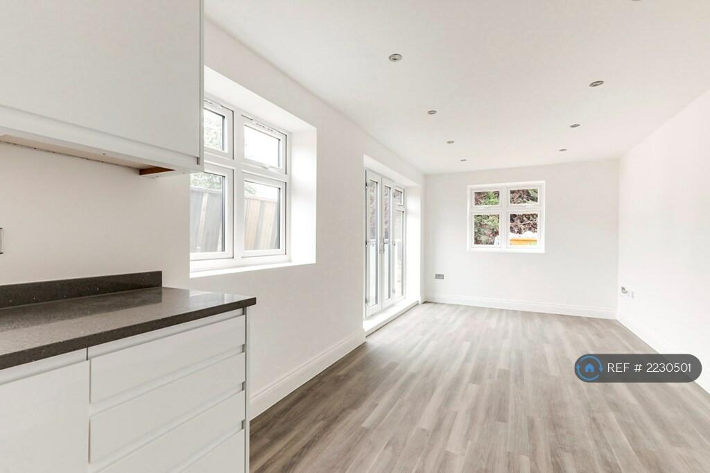 Additional image 4 of Roe Green Close, Hatfield, AL10