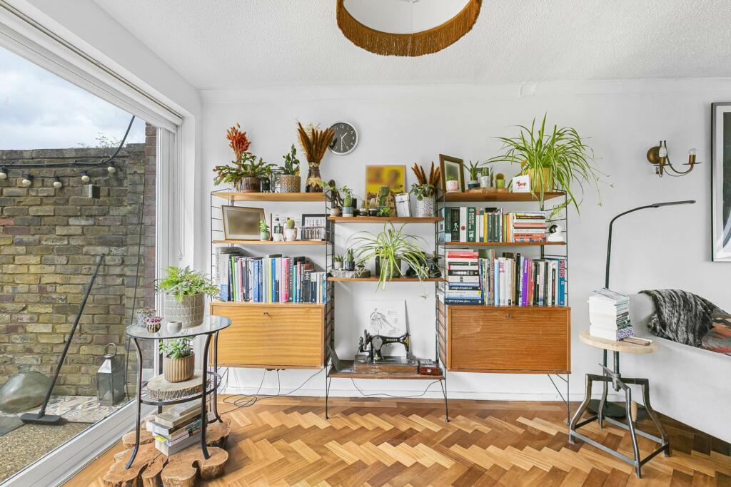 Additional image 10 of Falcon Close, Hatfield