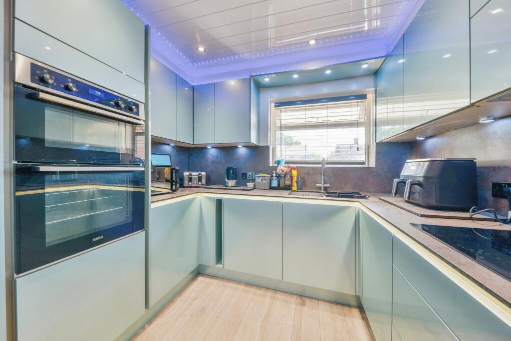 Additional image 6 of Broomleys, St. Albans, AL4