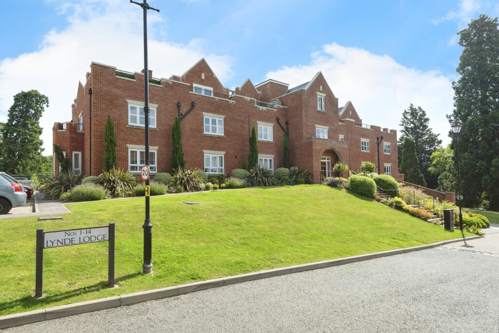 Butterwick Way, Welwyn, Hertfordshire, AL6