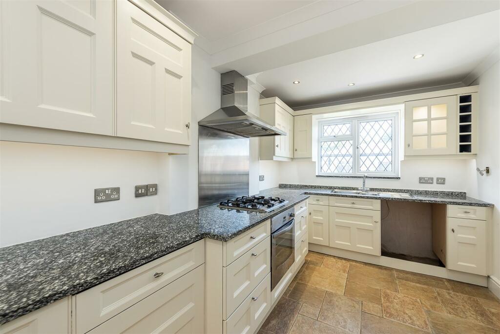 Additional image 14 of Pickford Hill, Harpenden