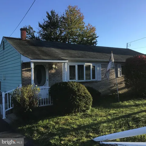 2 Dulles Drive E, Camp Hill, PA 17011